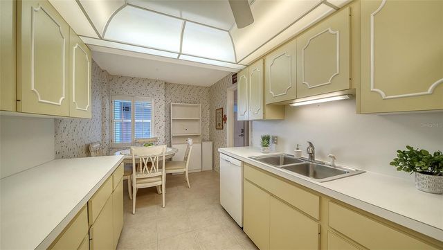 19 WHISPERING SANDS DRIVE 802, Sarasota, FL 34242