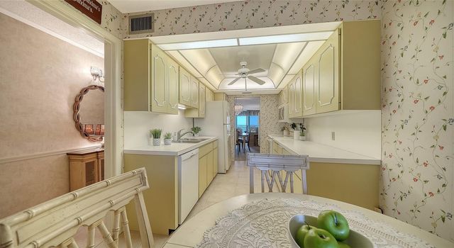 19 WHISPERING SANDS DRIVE 802, Sarasota, FL 34242