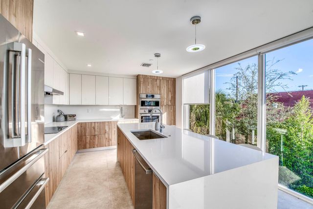 117 Lake Avenue 204, Lake Worth Beach, FL 33460