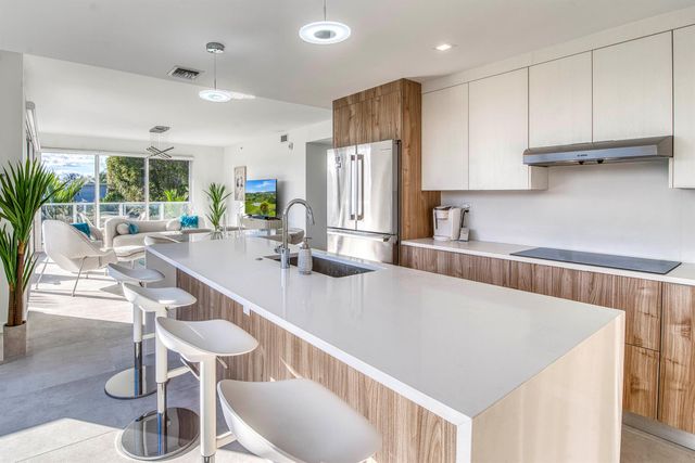 117 Lake Avenue 204, Lake Worth Beach, FL 33460