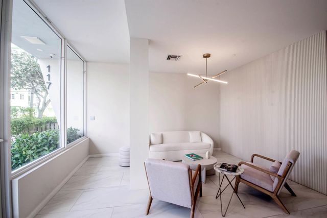 117 Lake Avenue 204, Lake Worth Beach, FL 33460