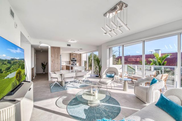 117 Lake Avenue 204, Lake Worth Beach, FL 33460