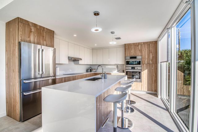 117 Lake Avenue 204, Lake Worth Beach, FL 33460