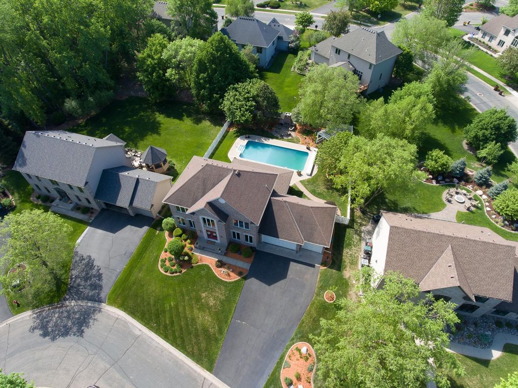 8516 Carriage Hill Circle, Savage, MN 55378