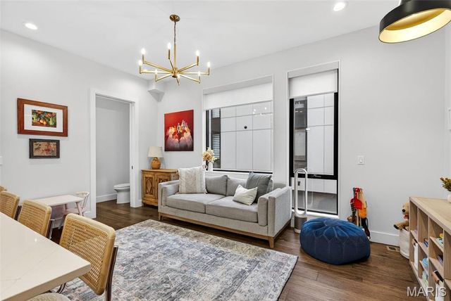 215 N Sarah Street 7, St Louis, MO 63108