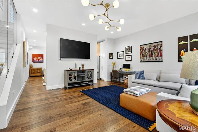 215 N Sarah Street 7, St Louis, MO 63108