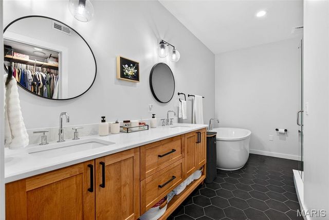 215 N Sarah Street 7, St Louis, MO 63108