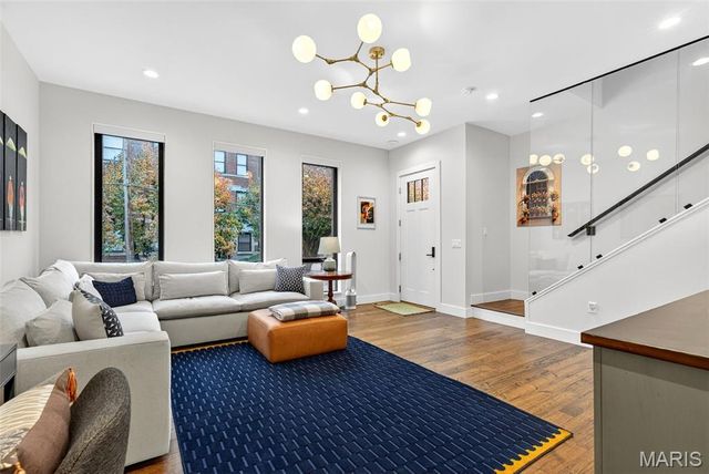 215 N Sarah Street 7, St Louis, MO 63108