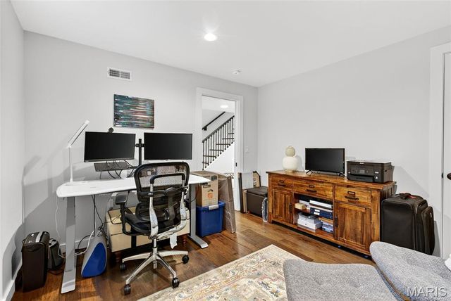 215 N Sarah Street 7, St Louis, MO 63108