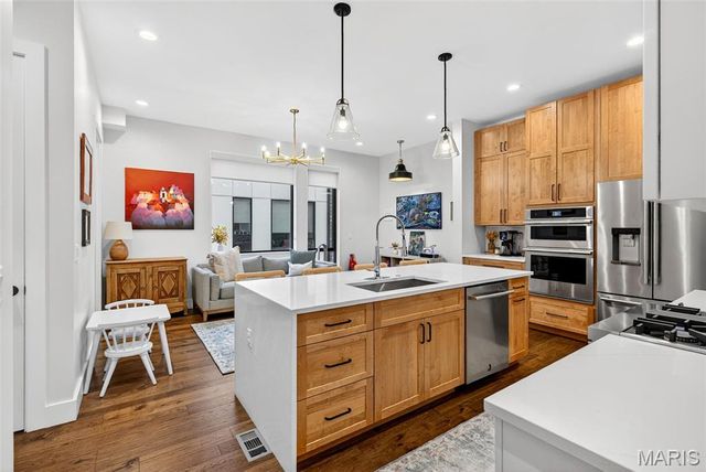 215 N Sarah Street 7, St Louis, MO 63108