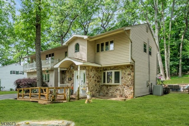 3 Kadel Dr, Mount Arlington Boro, NJ 07856