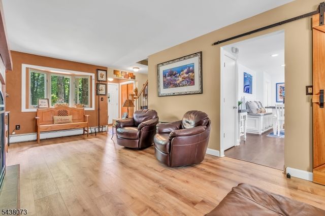 3 Kadel Dr, Mount Arlington Boro, NJ 07856