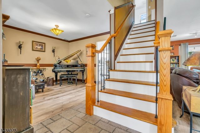3 Kadel Dr, Mount Arlington Boro, NJ 07856
