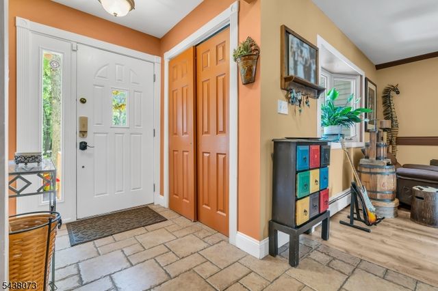 3 Kadel Dr, Mount Arlington Boro, NJ 07856