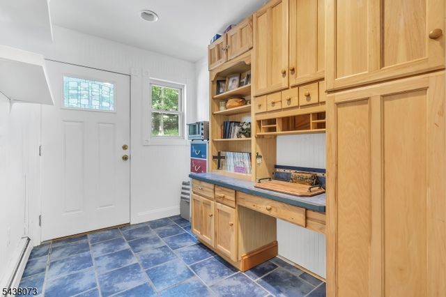 3 Kadel Dr, Mount Arlington Boro, NJ 07856