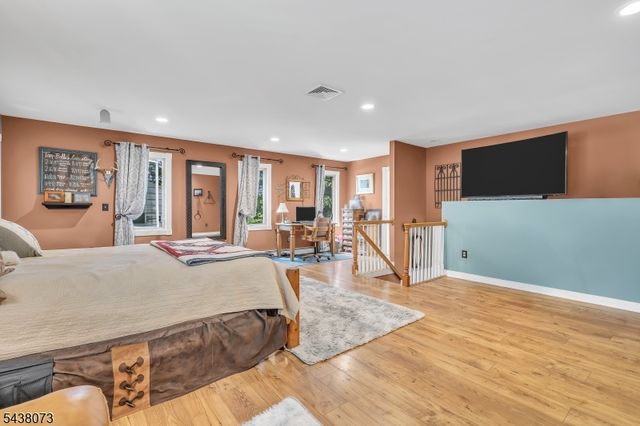3 Kadel Dr, Mount Arlington Boro, NJ 07856