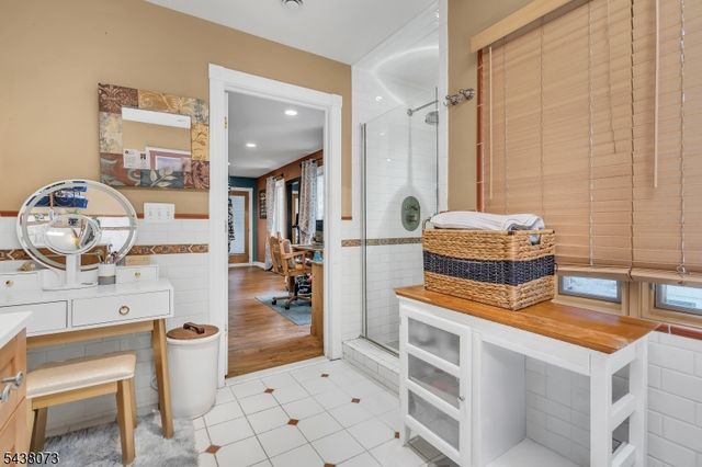 3 Kadel Dr, Mount Arlington Boro, NJ 07856