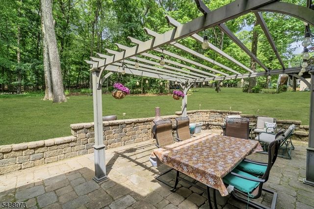 3 Kadel Dr, Mount Arlington Boro, NJ 07856