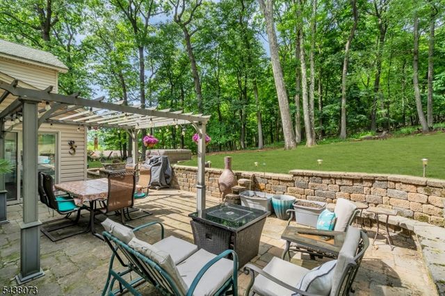 3 Kadel Dr, Mount Arlington Boro, NJ 07856