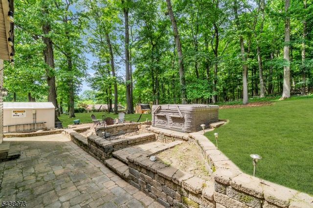 3 Kadel Dr, Mount Arlington Boro, NJ 07856
