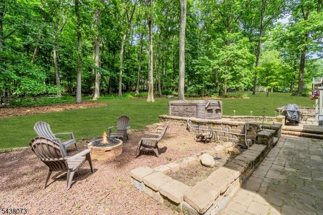 3 Kadel Dr, Mount Arlington Boro, NJ 07856
