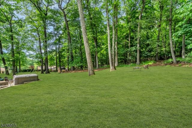 3 Kadel Dr, Mount Arlington Boro, NJ 07856