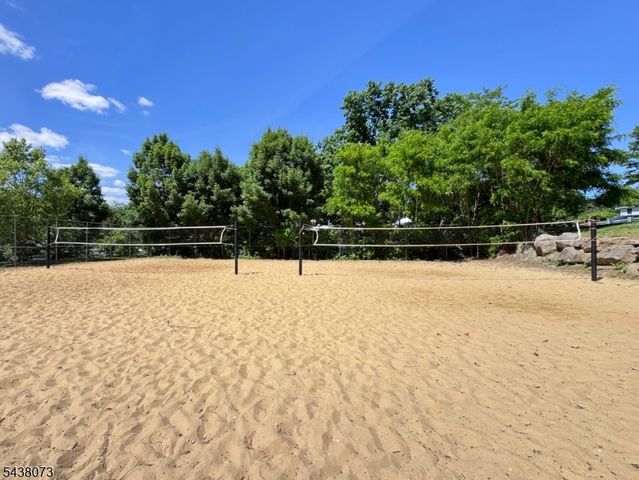 3 Kadel Dr, Mount Arlington Boro, NJ 07856