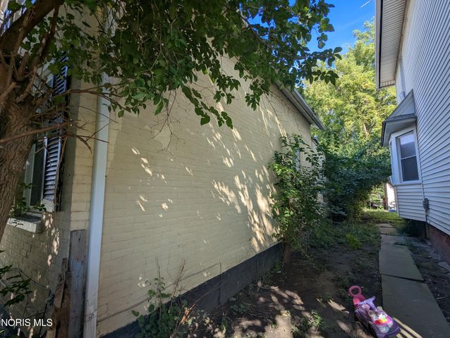 205 Courtland Avenue, Toledo, OH 43609