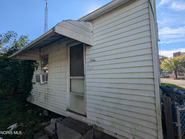 205 Courtland Avenue, Toledo, OH 43609