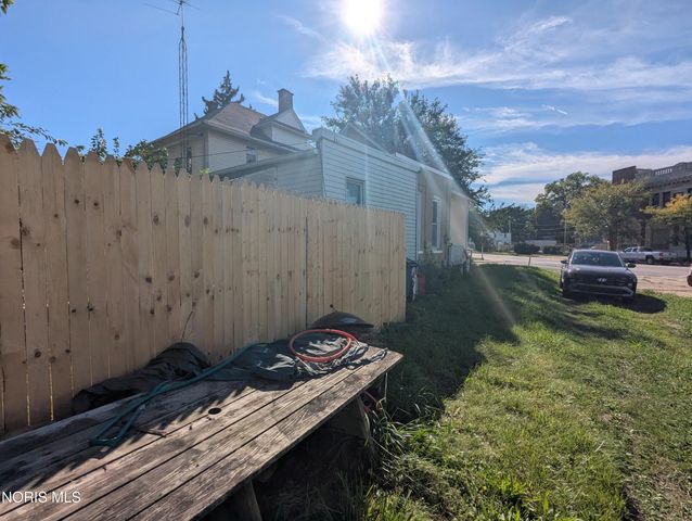 205 Courtland Avenue, Toledo, OH 43609