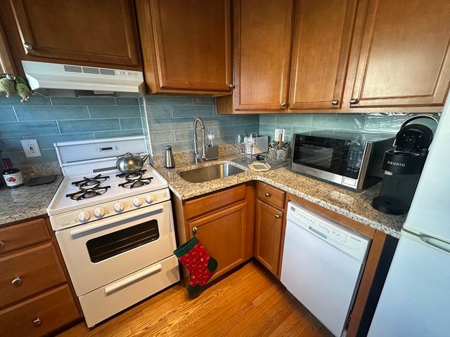 1054 Cambridge St 4F, Cambridge, MA 02139