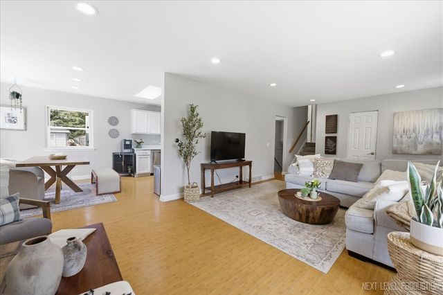 1209 Laurel Lane, Naperville, IL 60540