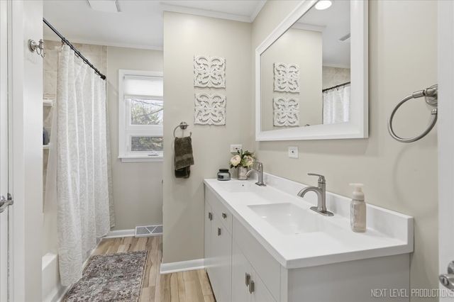 1209 Laurel Lane, Naperville, IL 60540