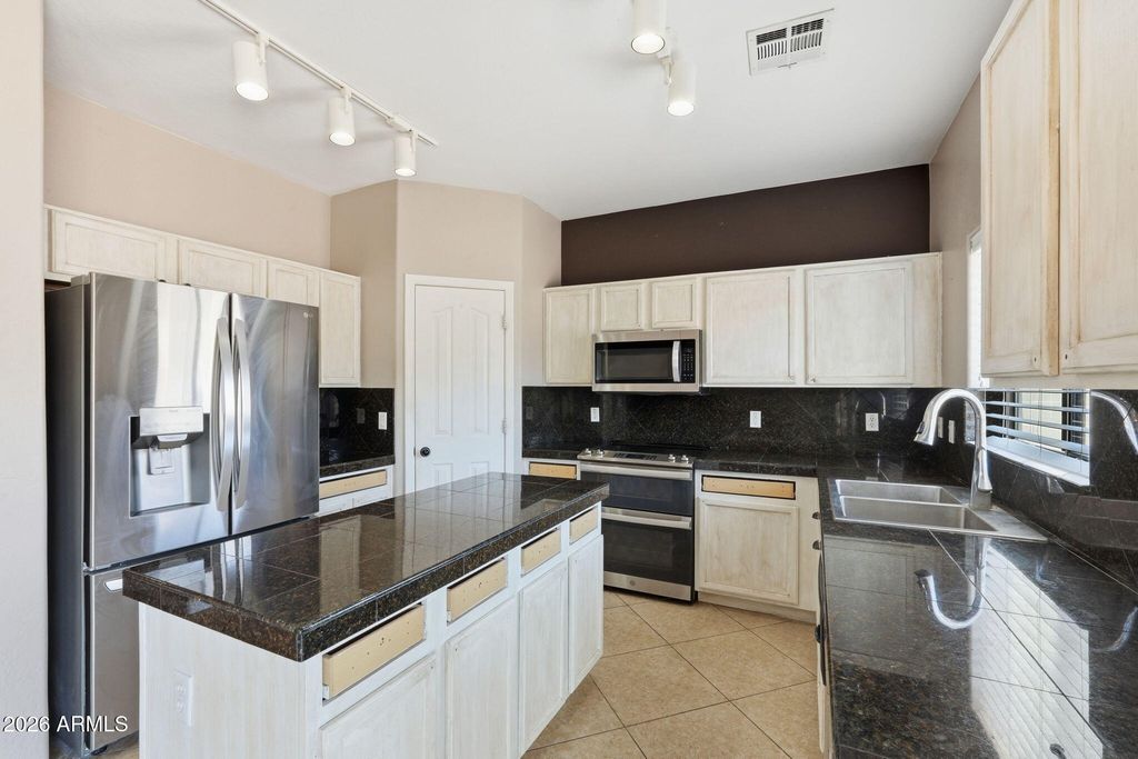 10726 E WALLFLOWER Lane, Florence, AZ 85132 — photo 5