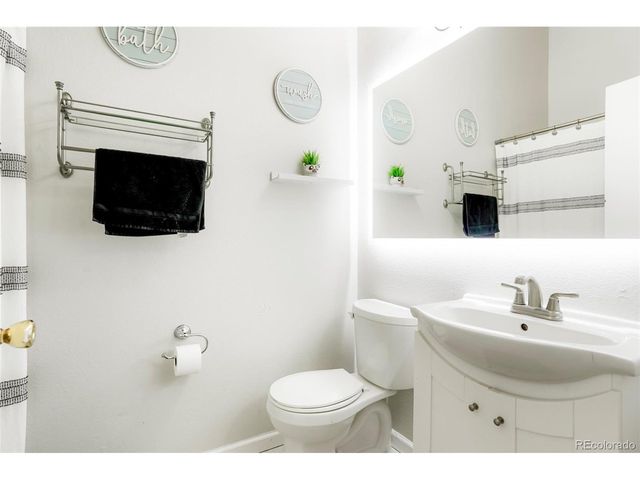 1110 S Waco s St D, Aurora, CO 80017