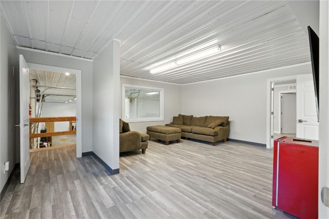 2700 Stonegate Court, Hiawatha, IA 52233