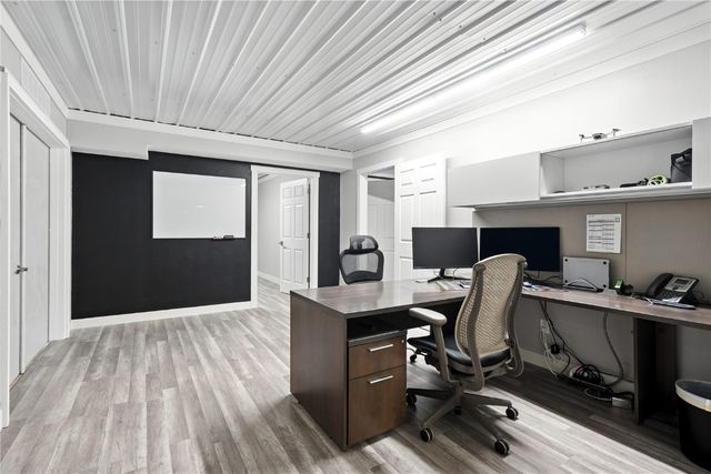 2700 Stonegate Court, Hiawatha, IA 52233