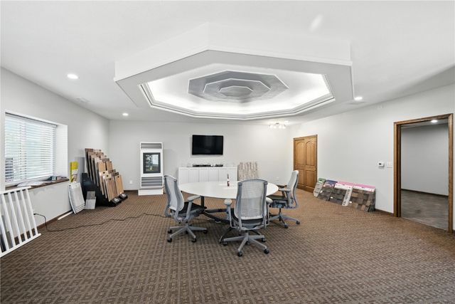 2700 Stonegate Court, Hiawatha, IA 52233