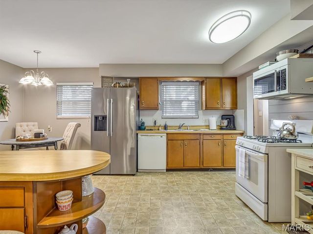 8 Terrace Lane, Granite City, IL 62040