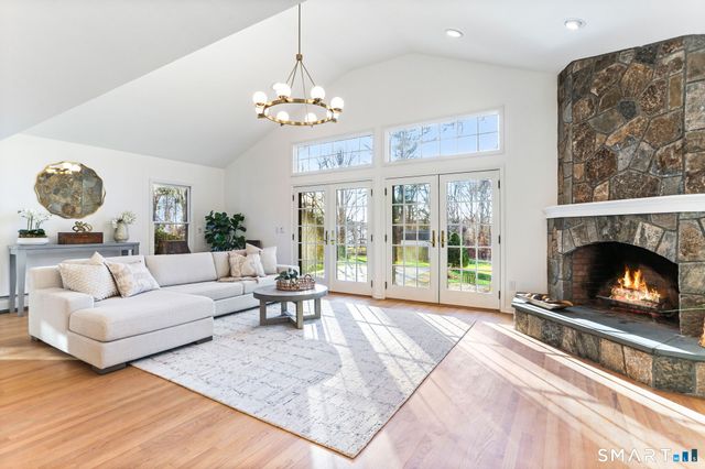 86 Maple Avenue South, Westport, CT 06880