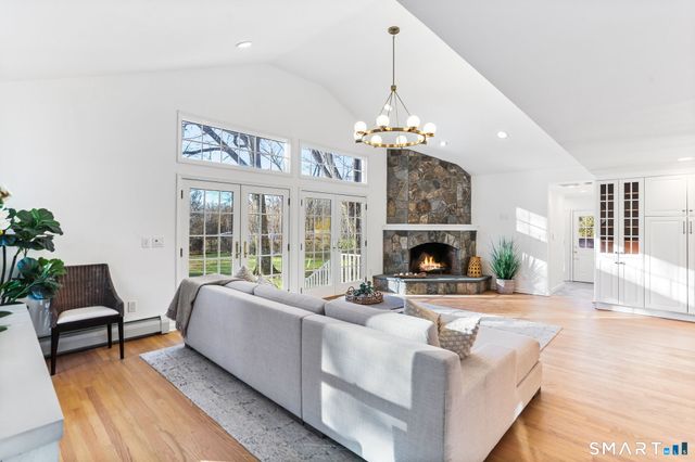 86 Maple Avenue South, Westport, CT 06880