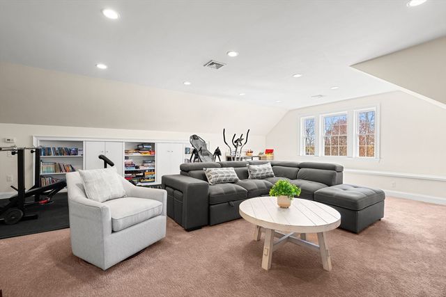 152 Charlton St, Arlington, MA 02476