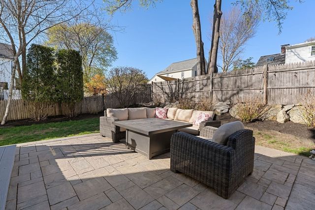 152 Charlton St, Arlington, MA 02476