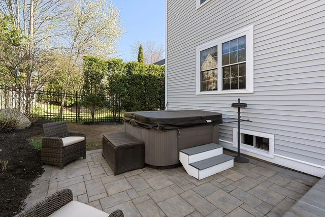 152 Charlton St, Arlington, MA 02476