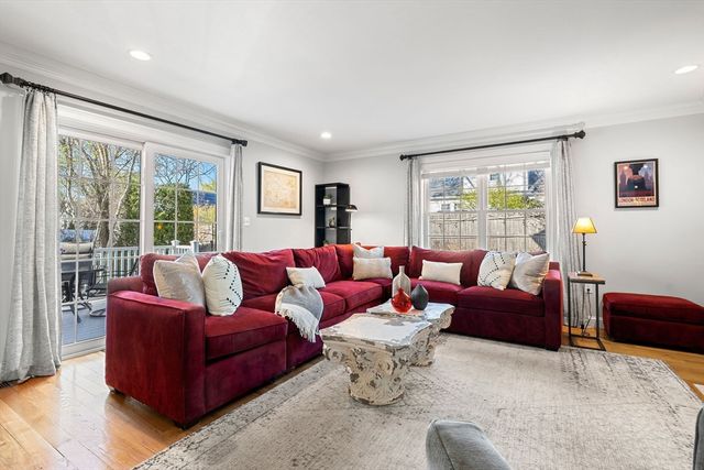 152 Charlton St, Arlington, MA 02476