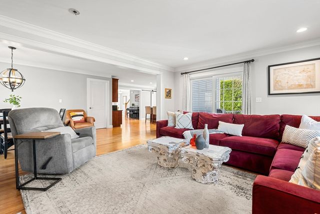 152 Charlton St, Arlington, MA 02476