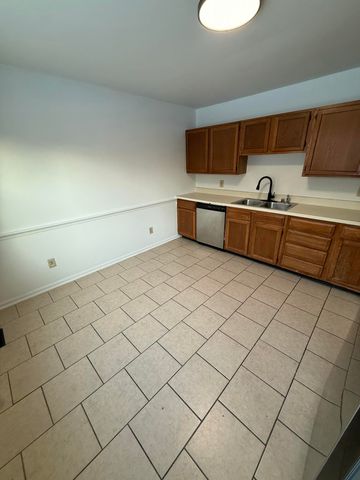 200 Strawberry Lane, Nicholasville, KY 40356