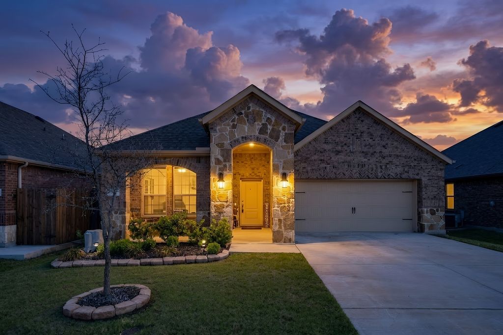 10928 Canyon Mine Drive, Aubrey, TX 76227