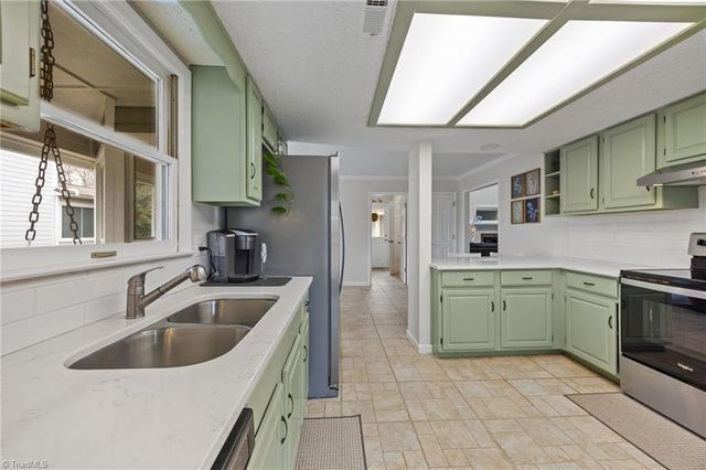 6295 Selwyck Lane, Kernersville, NC 27284