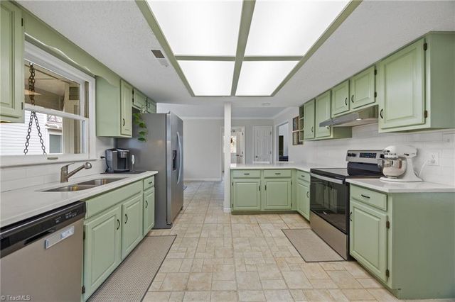 6295 Selwyck Lane, Kernersville, NC 27284